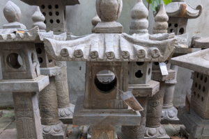 Medium garden lantern