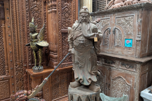 Monumental Guan Yu Figure