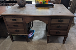 Wooden workdesk