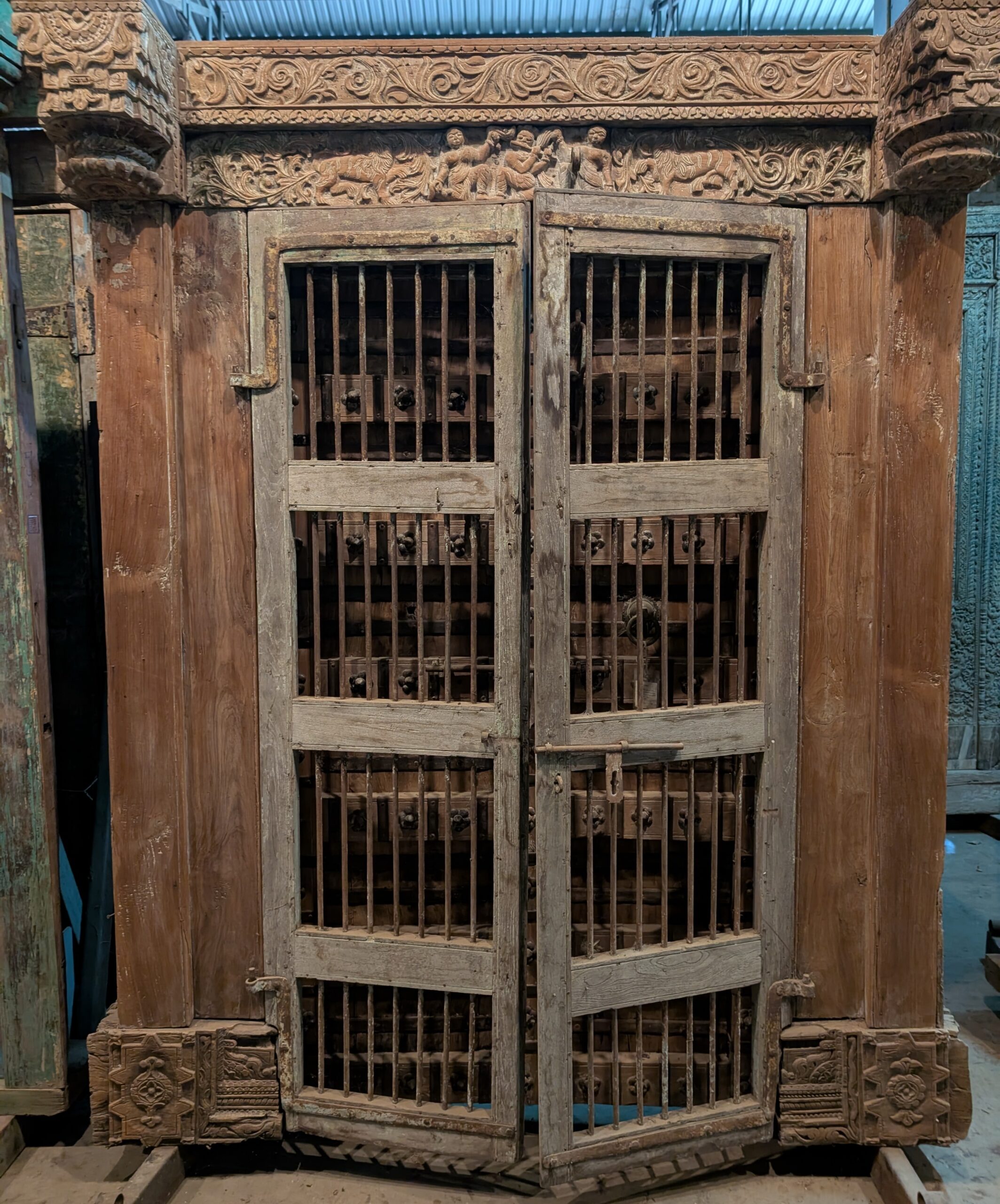 Double door with iron grill - Image 2