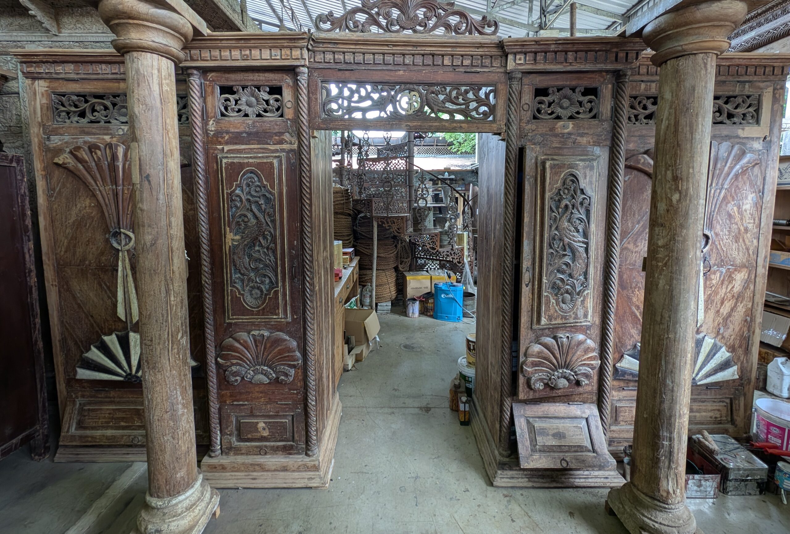 Wooden doorway - Image 2
