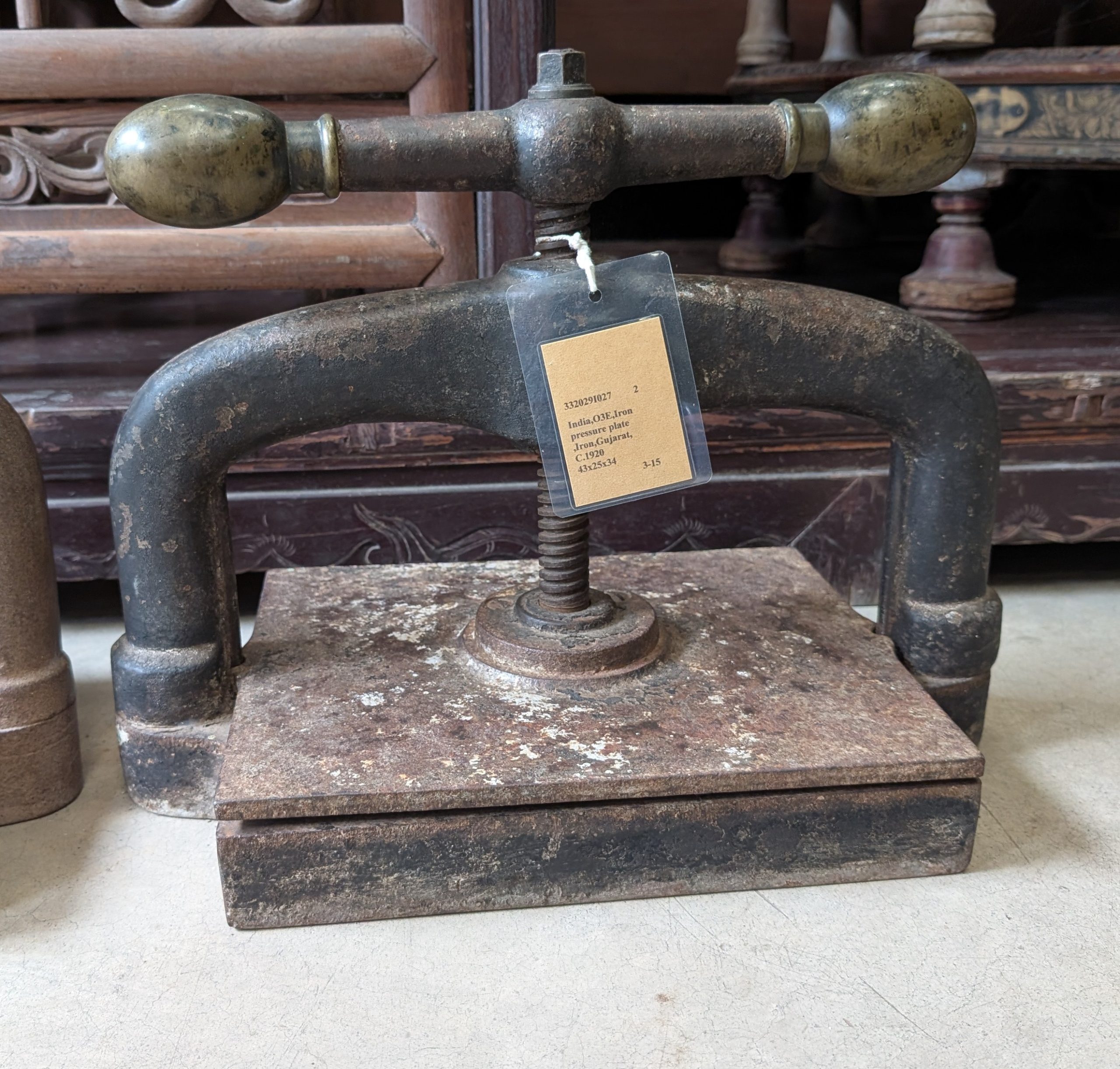 Gujarat Iron Press Pair - Image 2